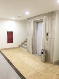 Khách sạn GrandpearlResort có thang máy di chuyển