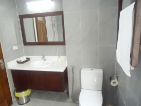 Nhà Vệ Sinh sạch sẽ rộng rãi