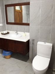 Phòng tắm sạch sẽ sang trọng